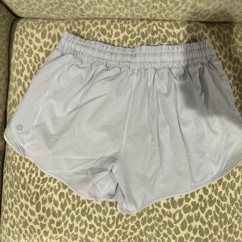 Lululemon Hotty Hot shorts in light purple size 8 tall - Picture 4 of 6